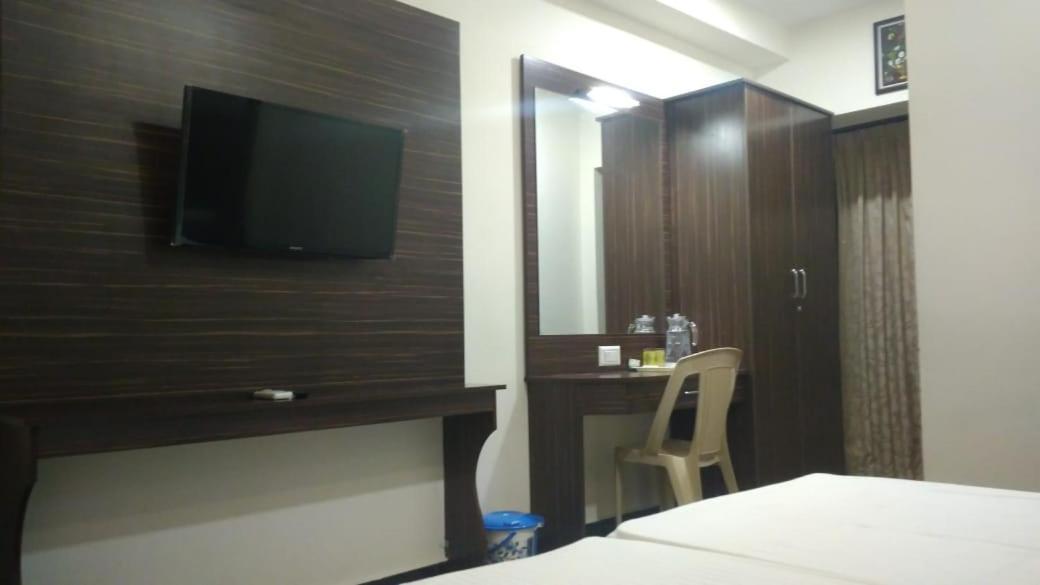 Famous Residency Otel Tiruchirappalli Dış mekan fotoğraf